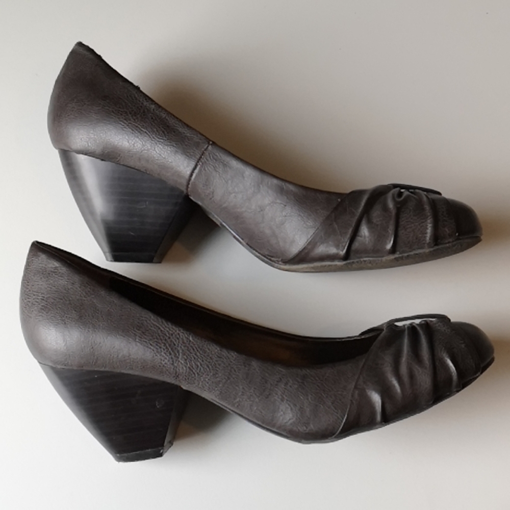 Round Toe Chunky Heel in Dusty Brown, G by Guess